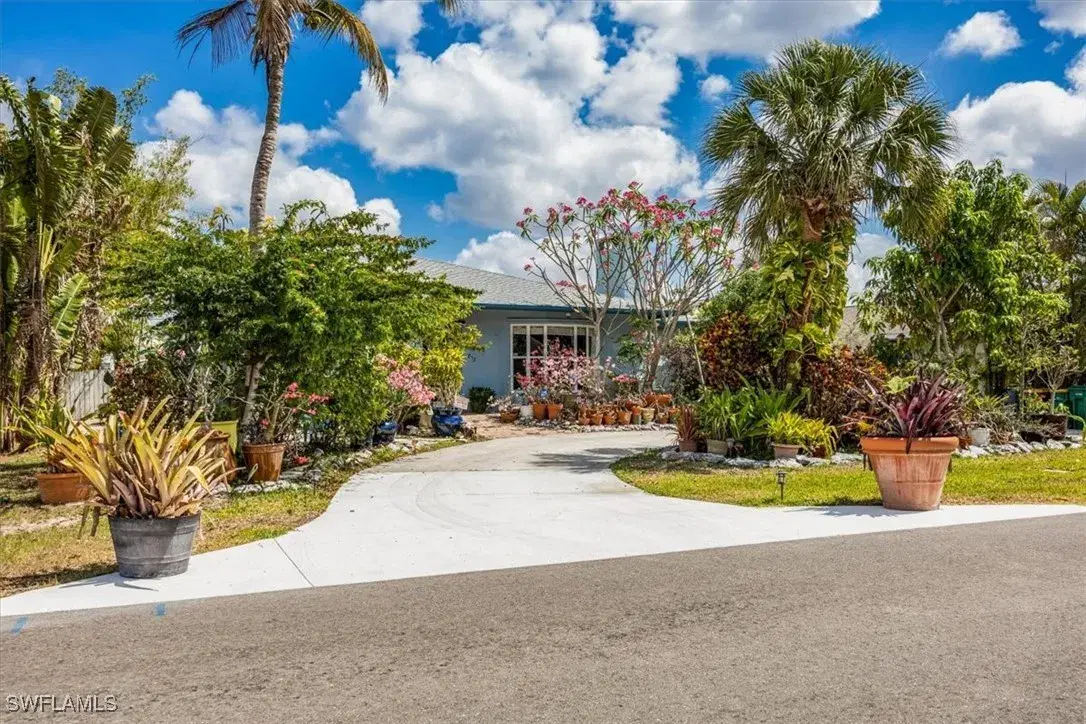 Picture of 813 105Th Ave N, Naples, FL 34108