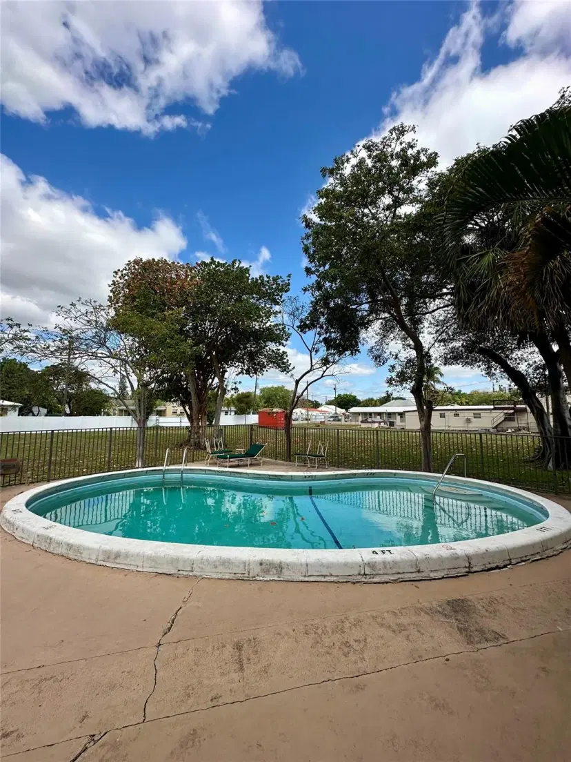 Picture of 348 S Federal Hwy 2, Dania Beach FL 33004