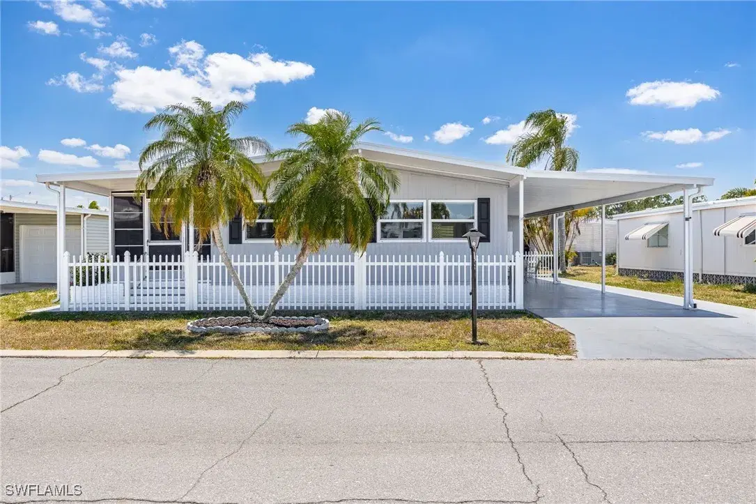 Picture of 472 Nicklaus Blvd, North Fort Myers, FL 33903