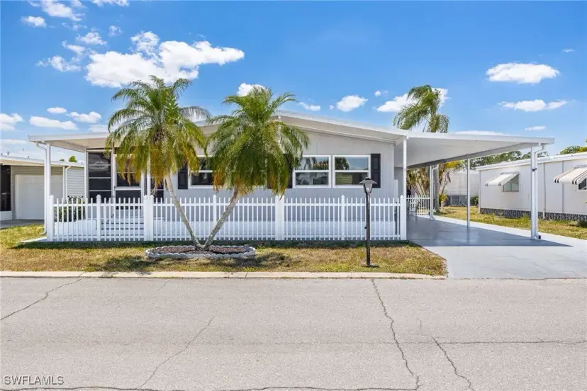 Picture of 472 Nicklaus Blvd, North Fort Myers FL 33903