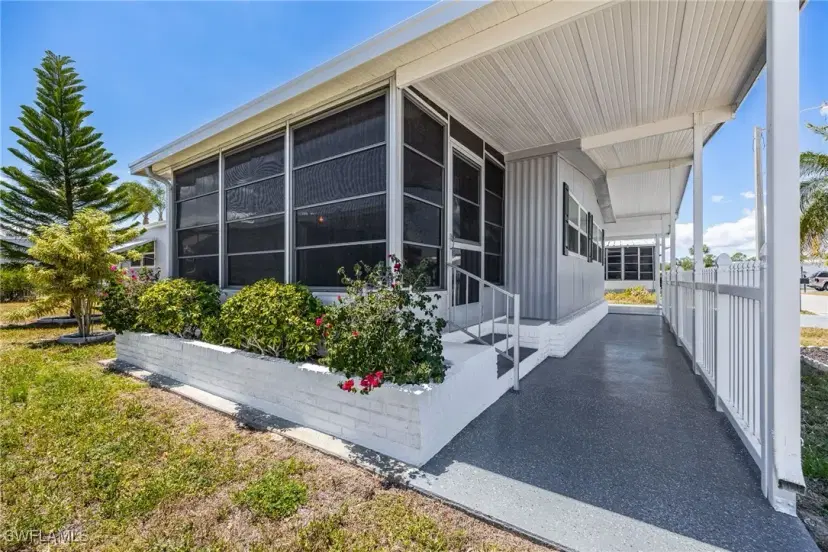 Picture of 472 Nicklaus Blvd, North Fort Myers FL 33903