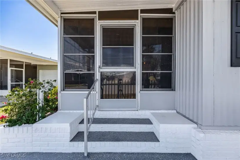 Picture of 472 Nicklaus Blvd, North Fort Myers FL 33903