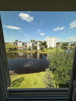 Picture of 2106 S Cypress Bend Dr 508, Pompano Beach, FL 33069