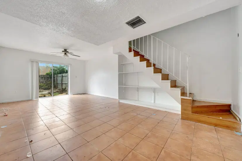 Picture of 15018 SW 80Th Ter 907, Miami FL 33193