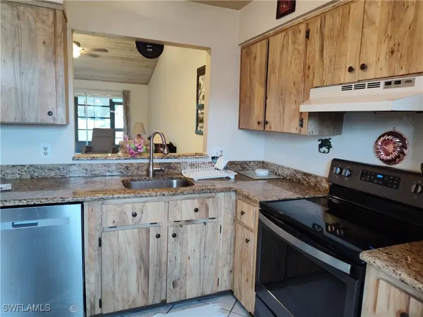 Picture of 9351 Lennex Ln, Fort Myers FL 33919