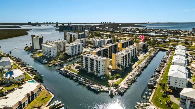 Picture of 4491 Bay Beach Ln 113, Fort Myers Beach FL 33931