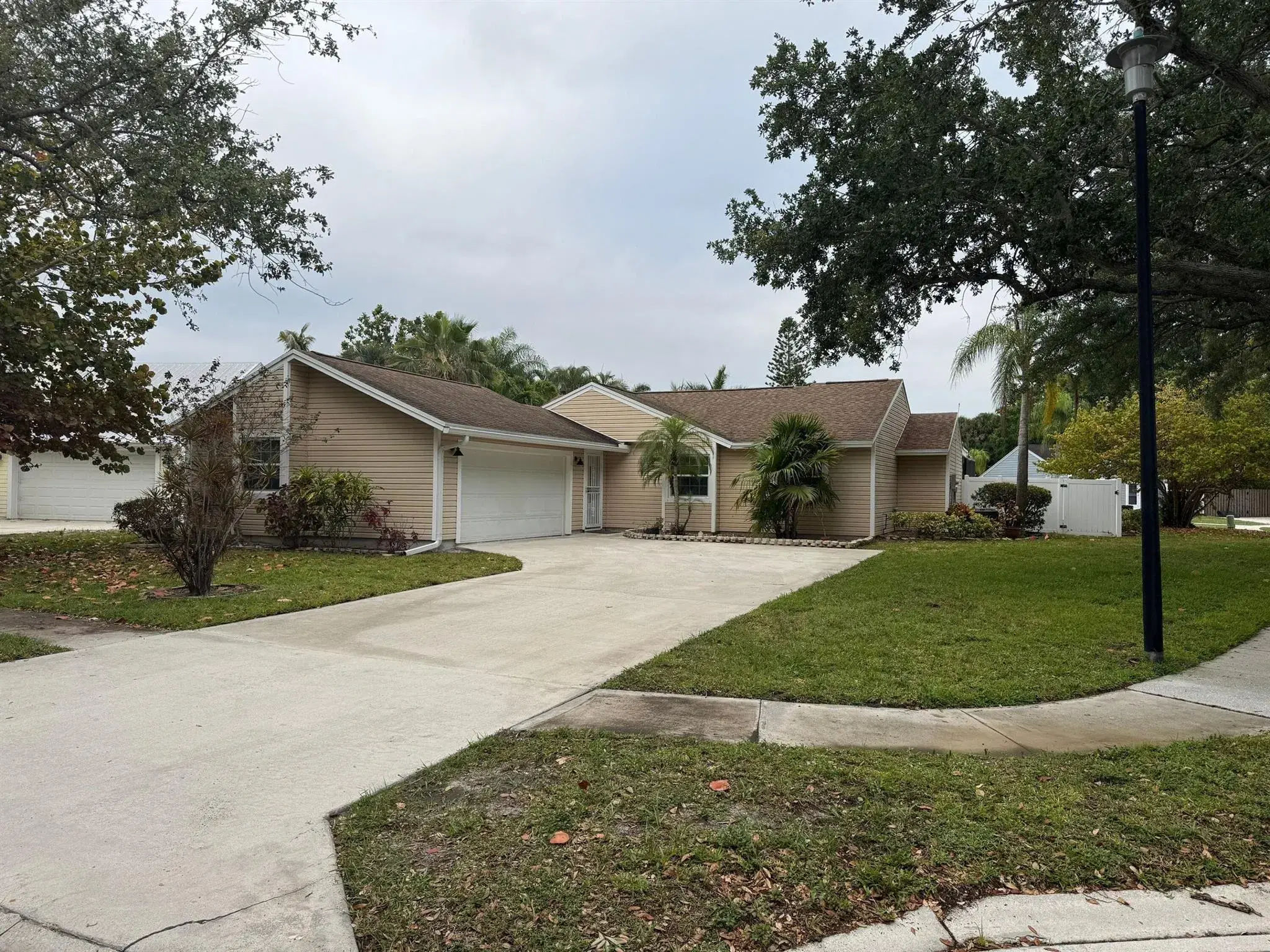 Picture of 18293 Jupiter Landings Drive, Jupiter, FL 33458