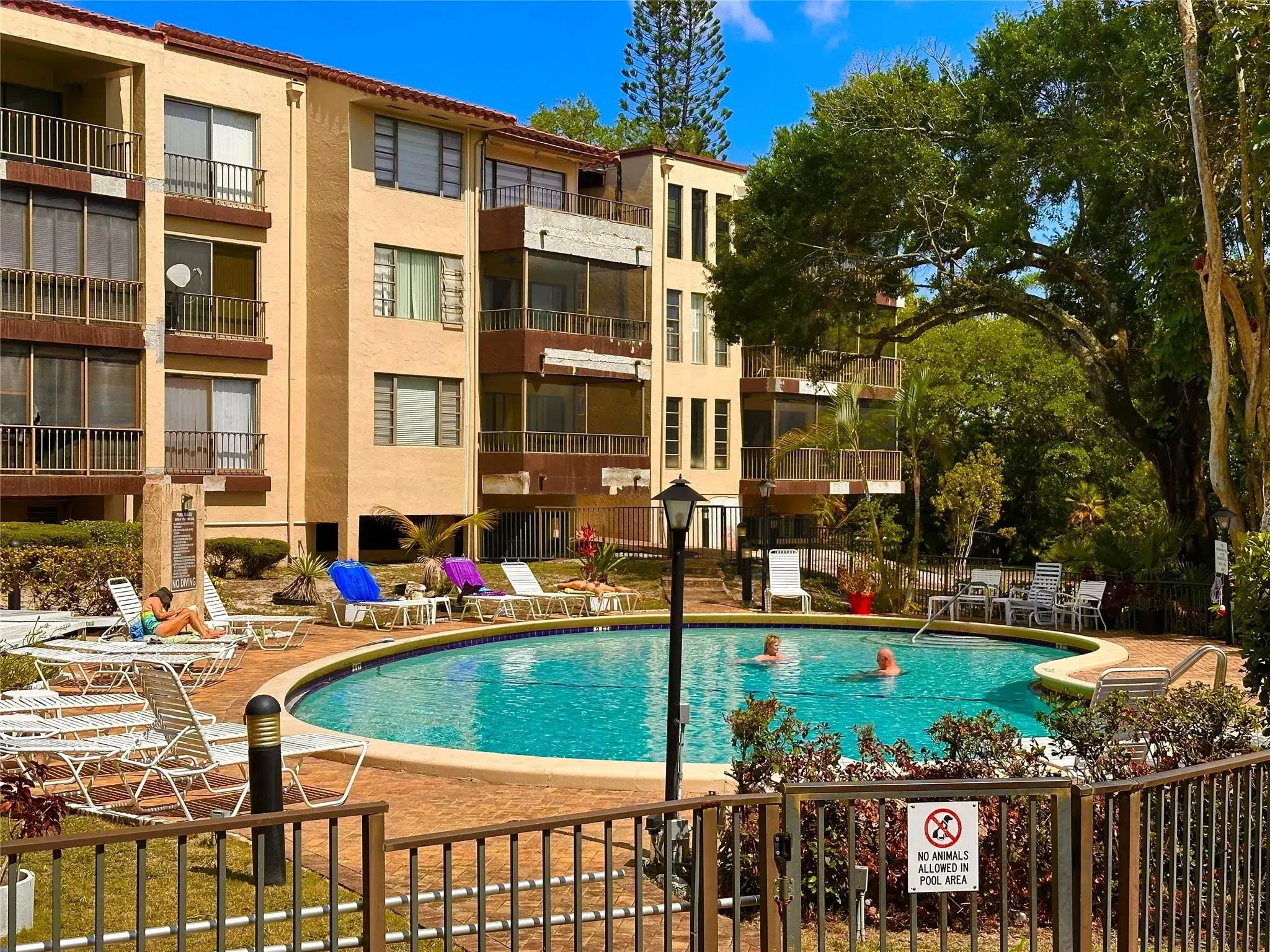 Picture of 6010 S Falls Circle Dr 305, Lauderhill, FL 33319