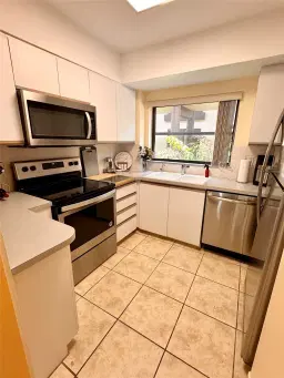 Picture of 6010 S Falls Circle Dr 305, Lauderhill, FL 33319