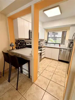Picture of 6010 S Falls Circle Dr 305, Lauderhill, FL 33319