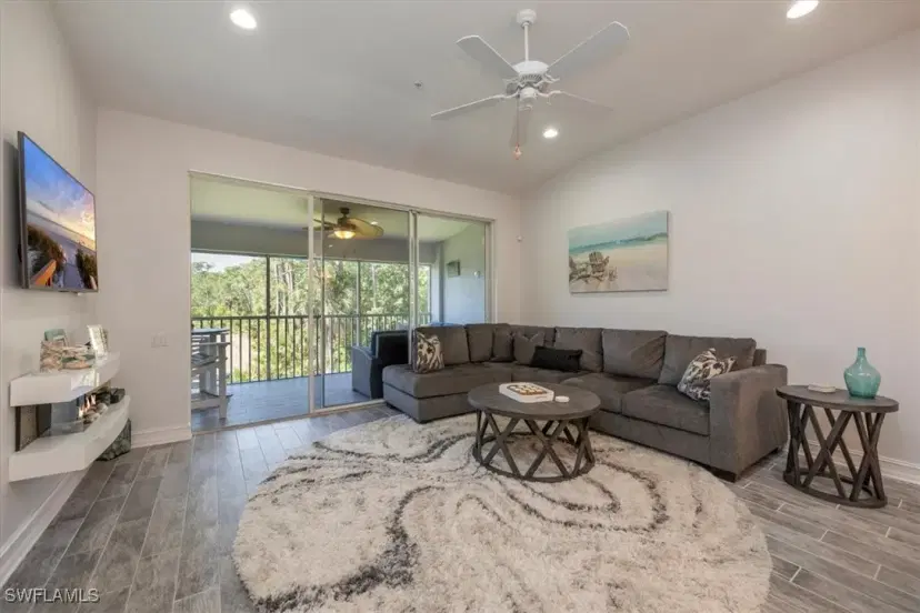 Picture of 1035 Tarpon Cove Dr 202, Naples FL 34110