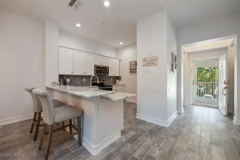 Picture of 1035 Tarpon Cove Dr 202, Naples FL 34110