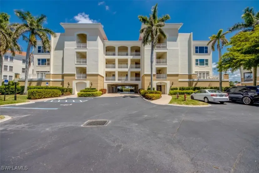 Picture of 11110 Harbour Yacht CT 33D, Fort Myers FL 33908