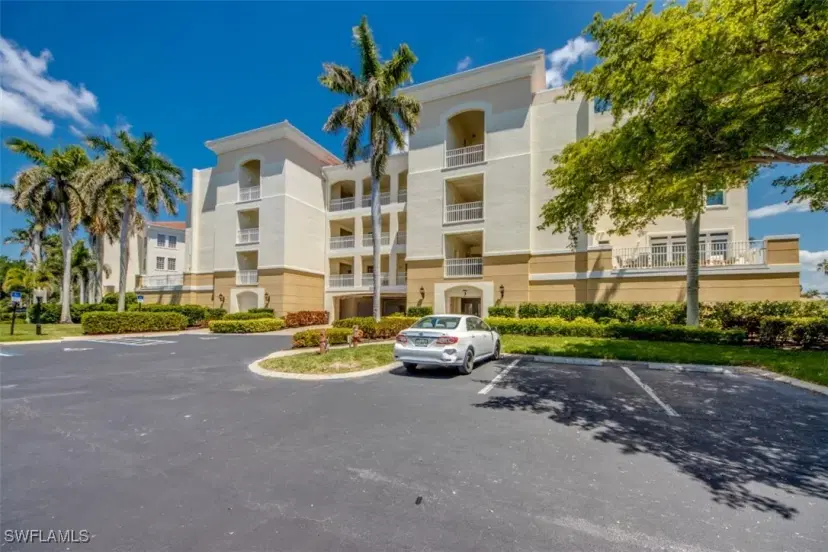 Picture of 11110 Harbour Yacht CT 33D, Fort Myers FL 33908