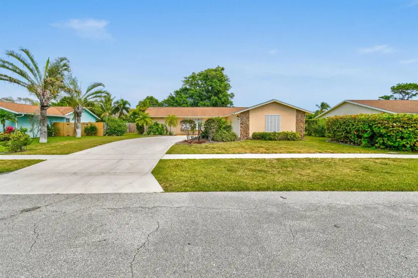 Picture of 10 Chapel Court, Tequesta FL 33469