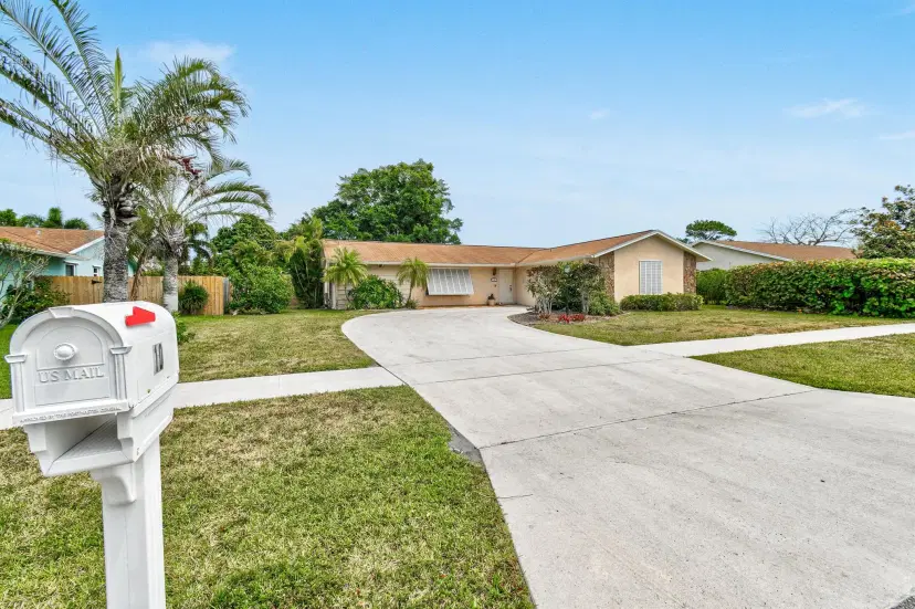 Picture of 10 Chapel Court, Tequesta FL 33469
