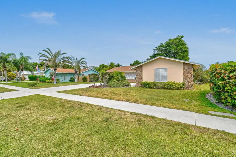 Picture of 10 Chapel Court, Tequesta FL 33469