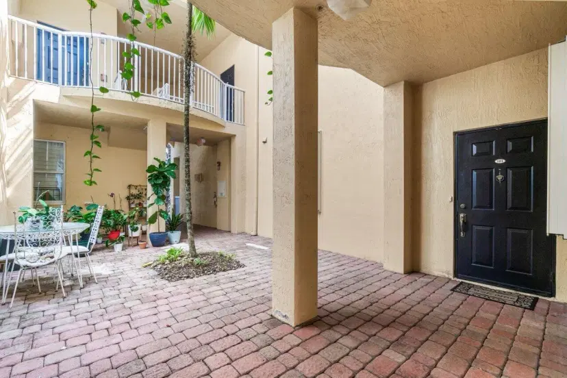 Picture of 110 Jacaranda Country Club Drive 103, Plantation FL 33324