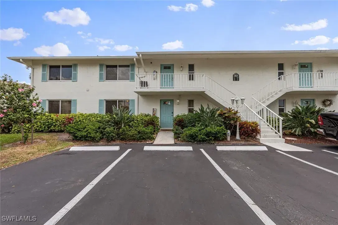 Picture of 261 Quails Nest Rd 5, Naples, FL 34112