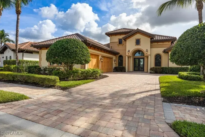 Picture of 6504 Costa Cir, Naples FL 34113