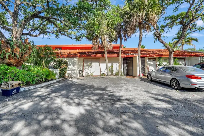 Picture of 7013 Greentree Ln, Miami Lakes FL 33014