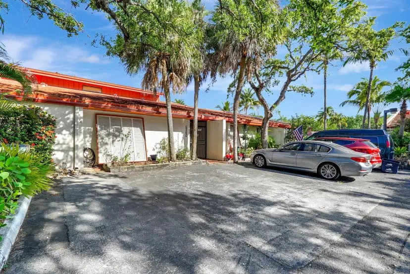 Picture of 7013 Greentree Ln, Miami Lakes FL 33014