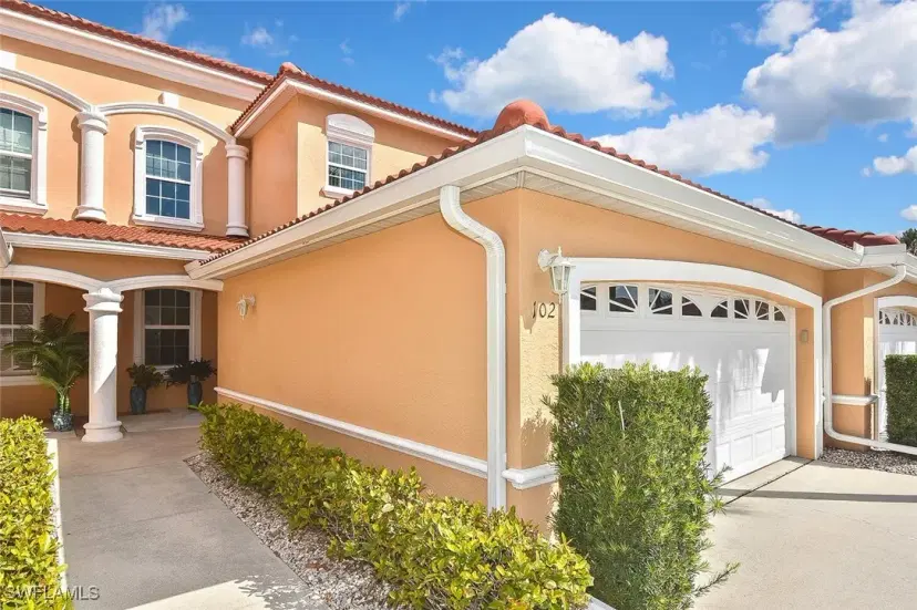 Picture of 13990 Eagle Ridge Lakes Dr 102, Fort Myers FL 33912