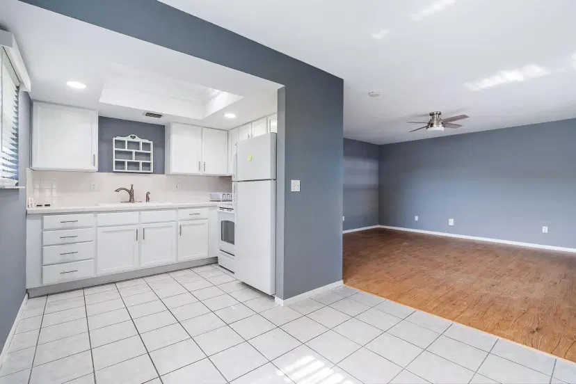 Picture of 2929 SE Ocean Boulevard M10, Stuart FL 34996