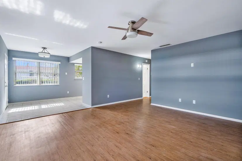 Picture of 2929 SE Ocean Boulevard M10, Stuart FL 34996