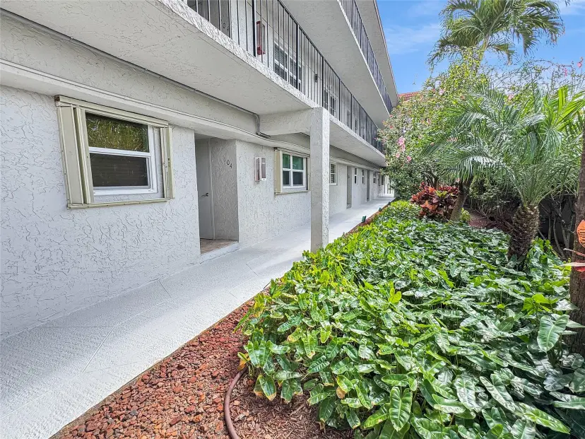 Picture of 333 NW 17Th Ct 103B, Fort Lauderdale FL 33311