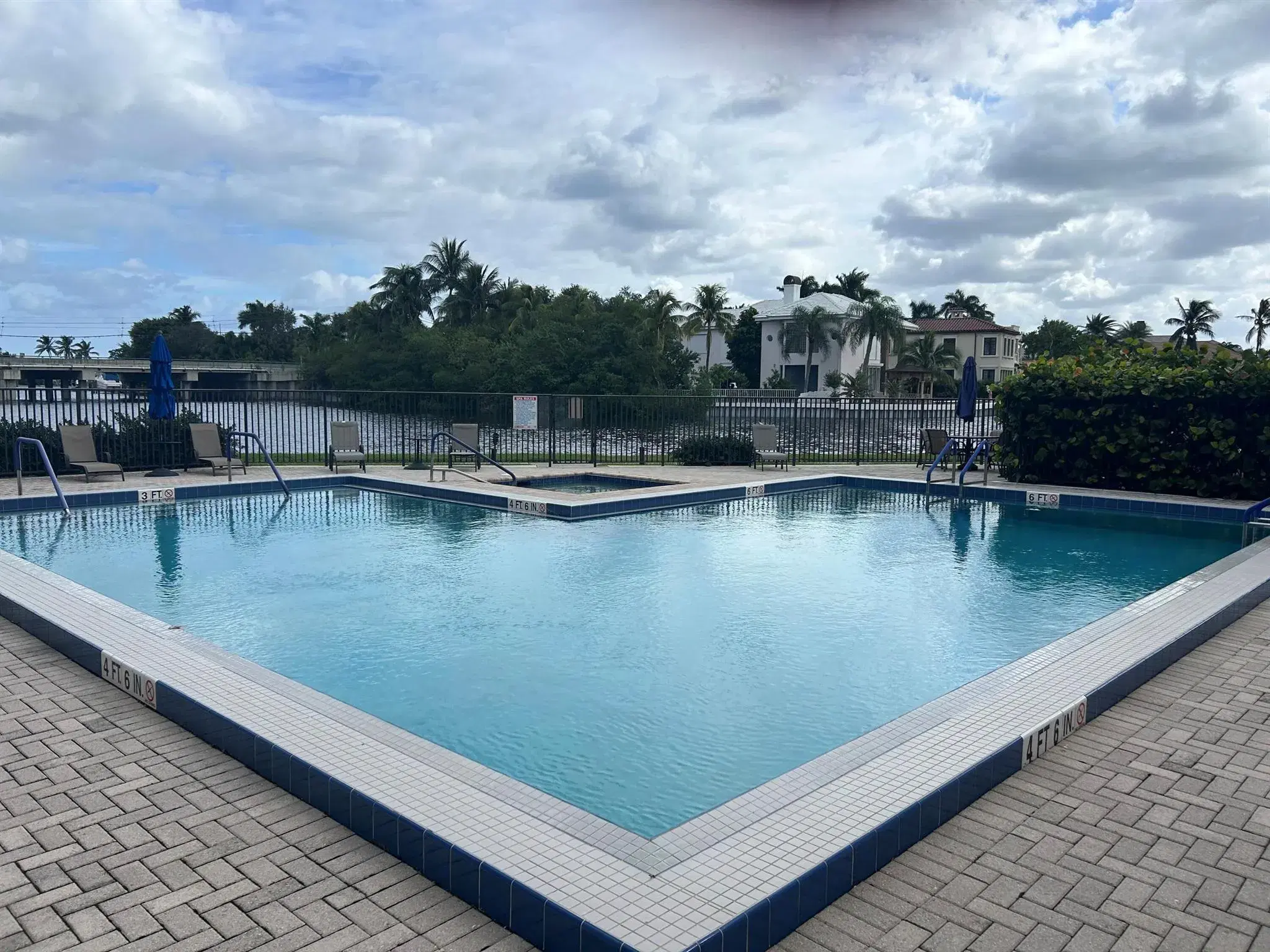 Picture of 11370 Twelve Oaks Way 117, North Palm Beach, FL 33408