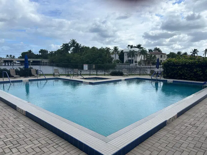Picture of 11370 Twelve Oaks Way 117, North Palm Beach FL 33408