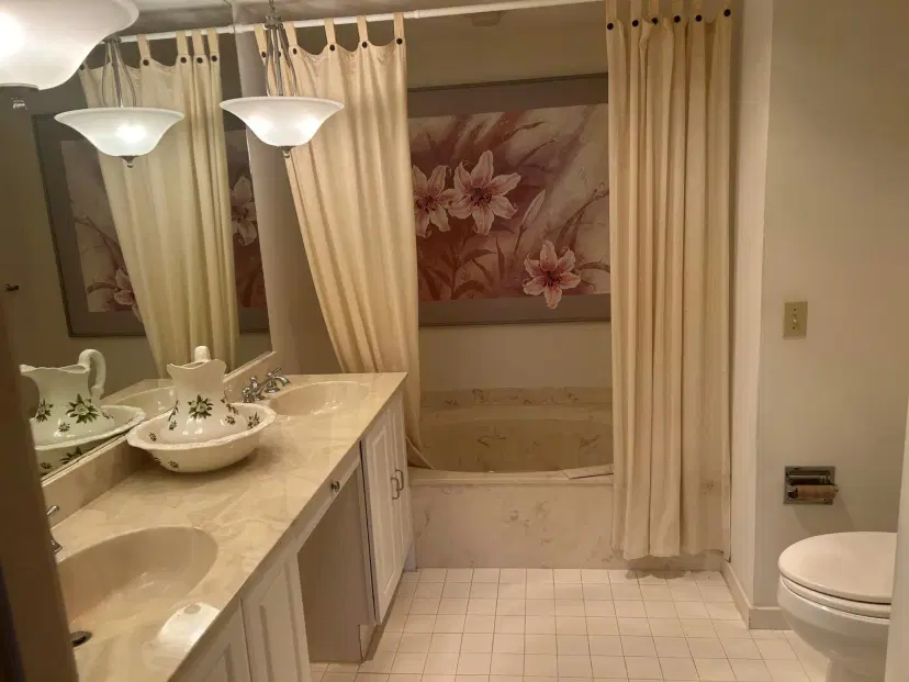 Picture of 11370 Twelve Oaks Way 117, North Palm Beach FL 33408
