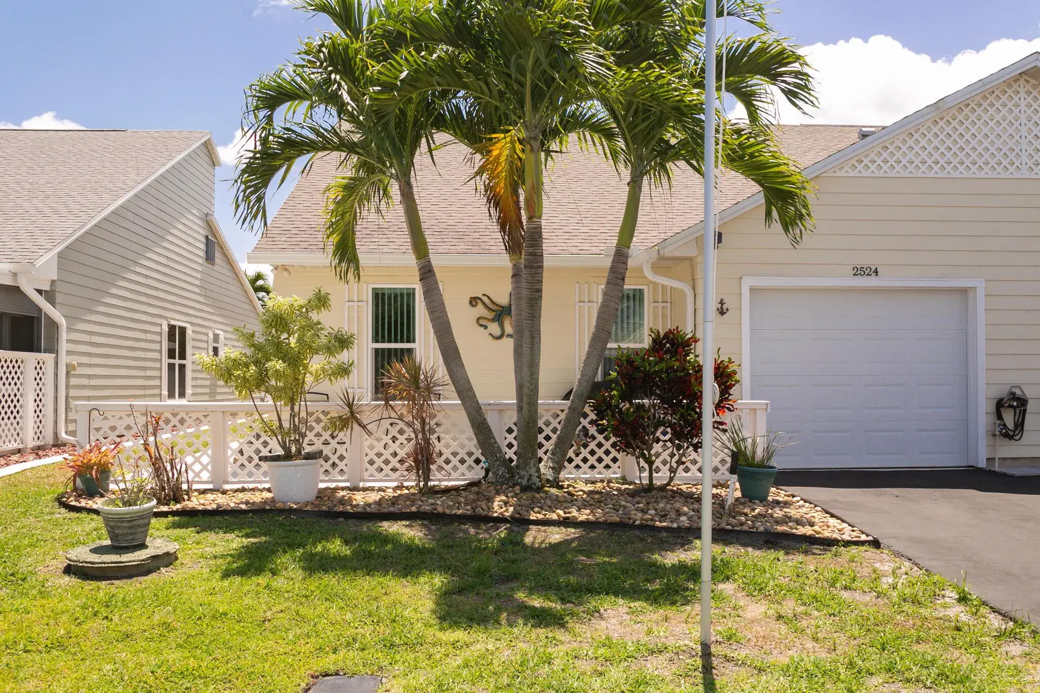 Picture of 2524 SE Tropical East Circle E, Port St Lucie, FL 34952