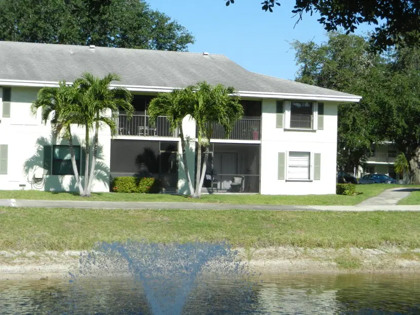 Picture of 701 Sabal Ridge Circle E, Palm Beach Gardens FL 33418