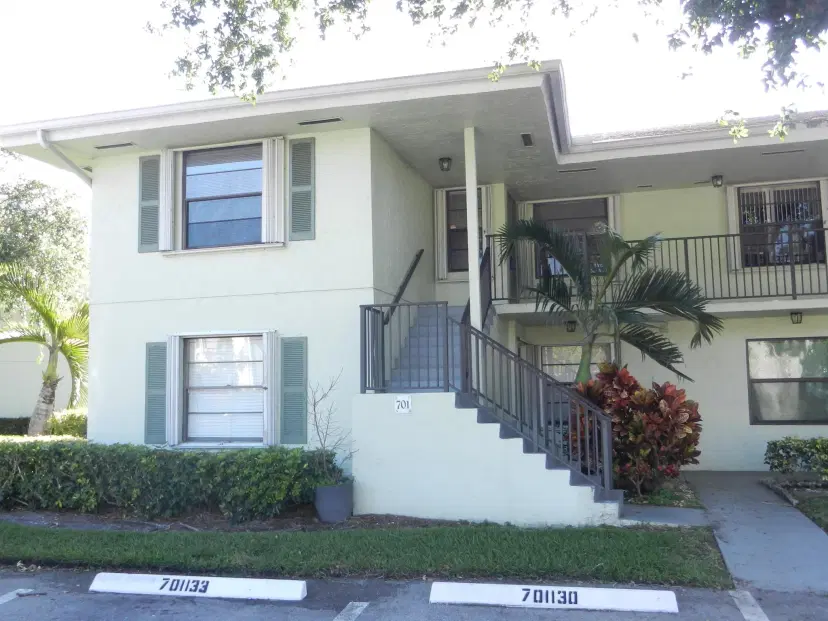 Picture of 701 Sabal Ridge Circle E, Palm Beach Gardens FL 33418
