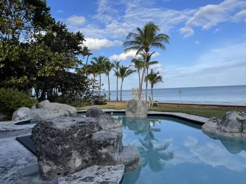 Picture of 625 Ocean Blvd, Golden Beach FL 33160