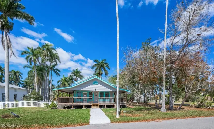 Picture of 202 Allen Ave, Everglades City FL 34139