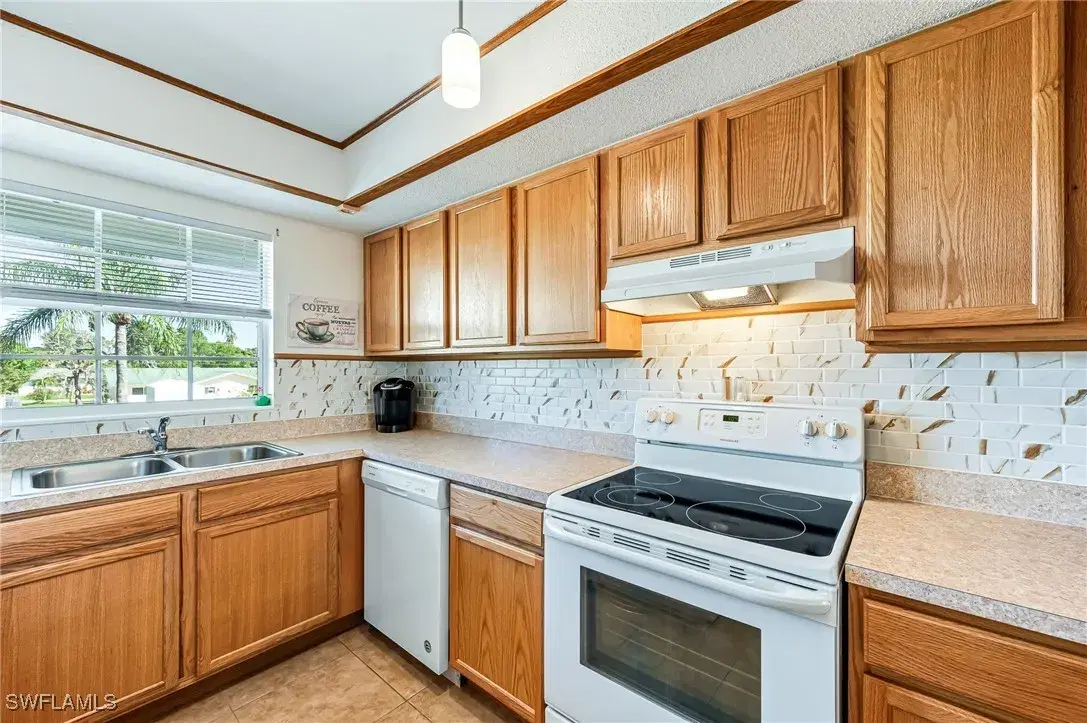Picture of 7049 New Post Dr # 7, North Fort Myers, FL 33917
