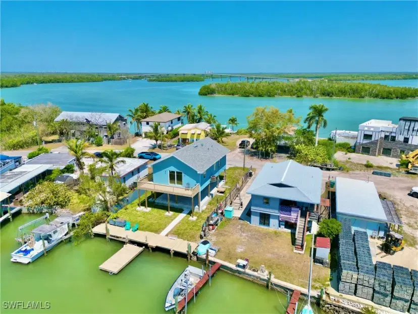 Picture of 237 Harbor Pl N, Goodland FL 34140