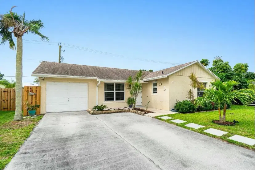 Picture of 121 Deerfield Drive, Jupiter FL 33458