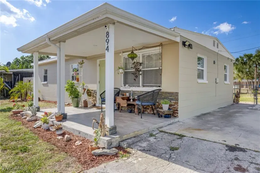 Picture of 894 Poinsettia Dr, North Fort Myers FL 33903