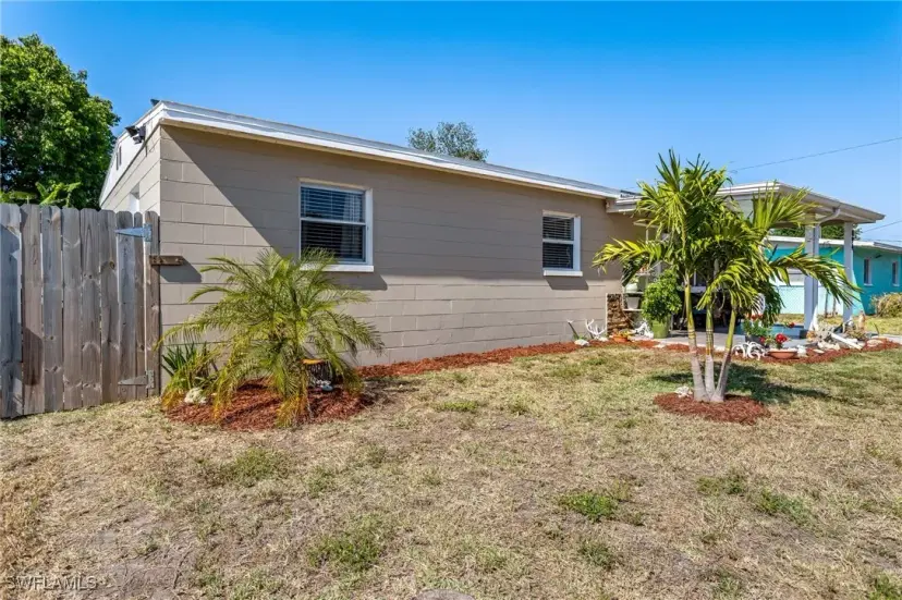 Picture of 894 Poinsettia Dr, North Fort Myers FL 33903
