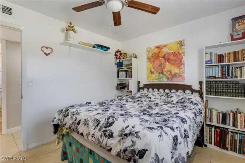 Picture of 894 Poinsettia Dr, North Fort Myers FL 33903