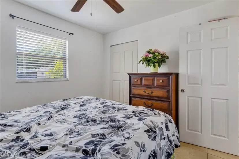 Picture of 894 Poinsettia Dr, North Fort Myers FL 33903
