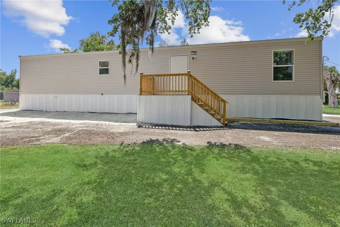 Picture of 7728 Breeze Dr, North Fort Myers, FL 33917
