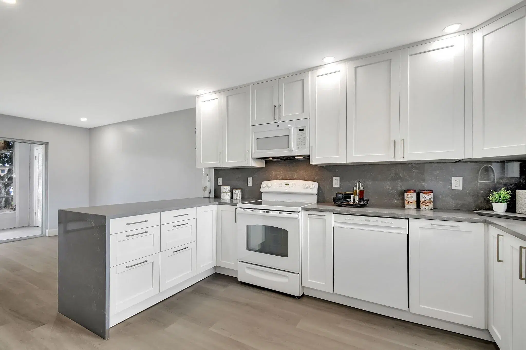 Picture of 702 Lori Drive Apt 194, Palm Springs, FL 33461