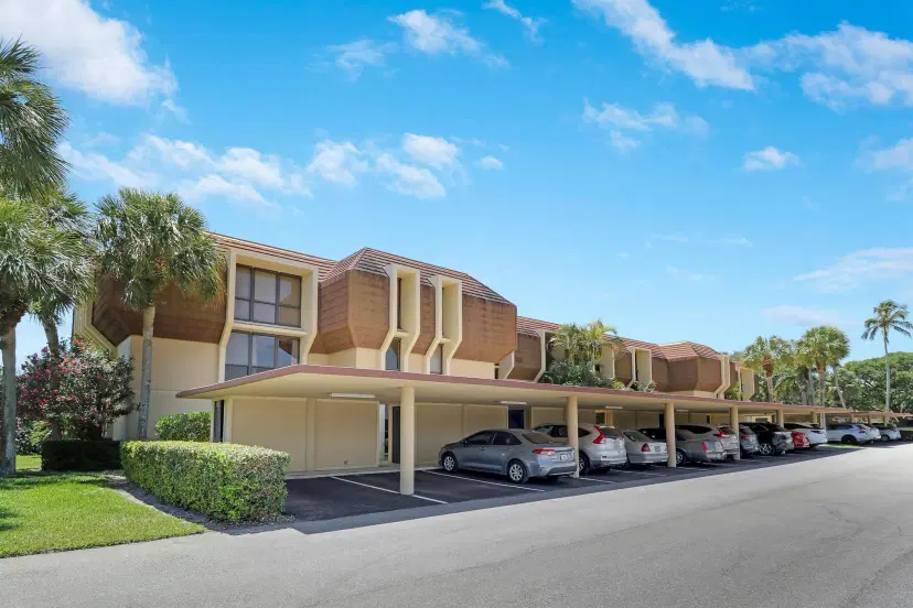 Picture of 5250 Woodland Lakes Drive 131, Palm Beach Gardens FL 33418