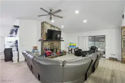 Picture of 910 SE 19Th Ln, Cape Coral, FL 33990