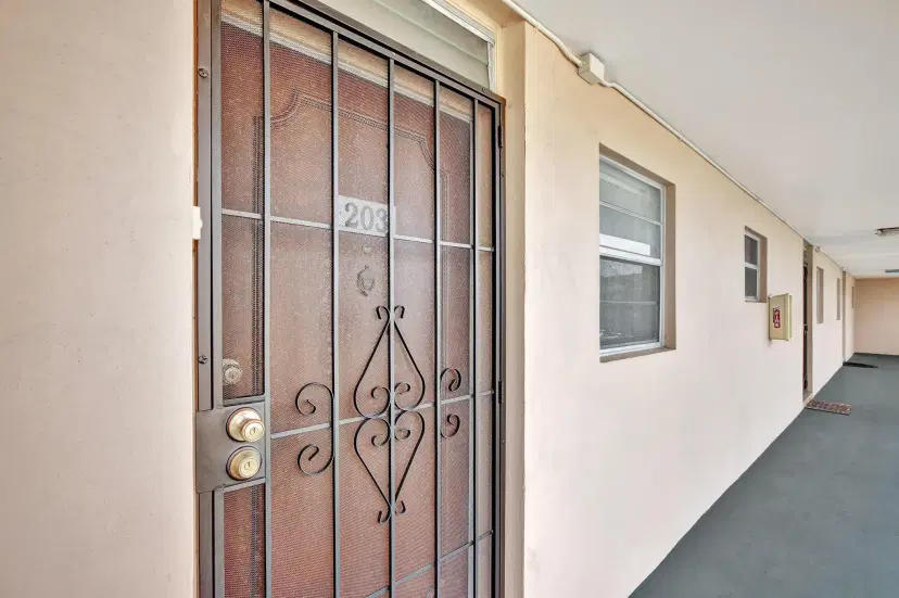 Picture of 2800 NW 47Th Terrace 203B, Lauderdale Lakes FL 33313